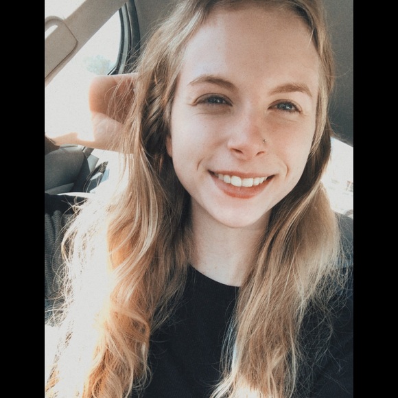 Meet your Posher, Sarah - Picture 1 of 1